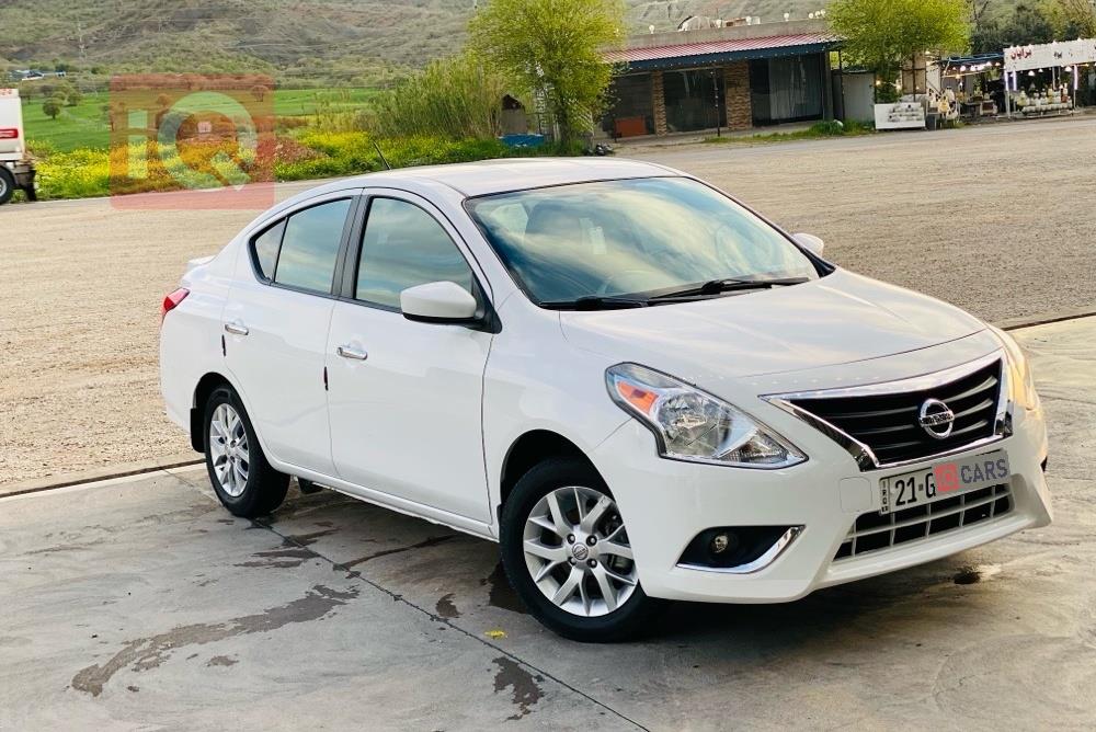 نيسان فيرسا